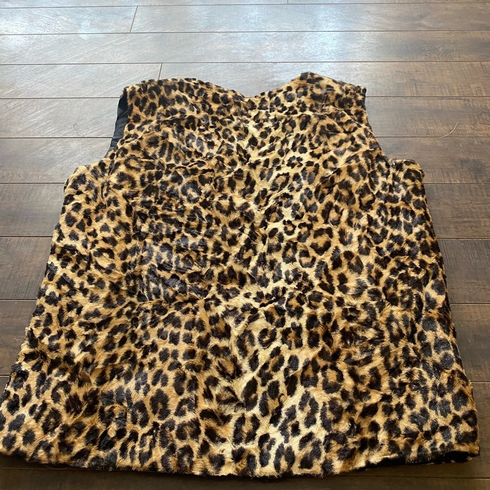 Cheetah print sleeveless top - Picture 12 of 13